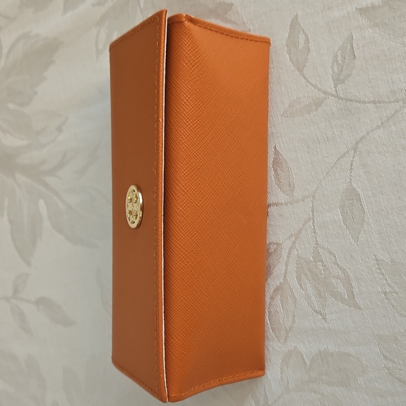 TORY BURCH Glasses Case. - Picture 5 of 7